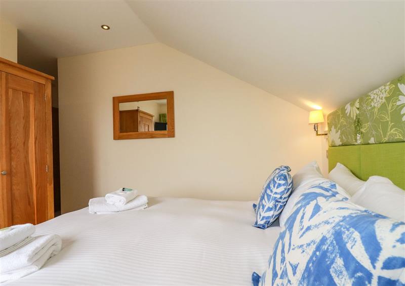 This is a bedroom at 207 The Glades - Retallack Resort and Spa, St Columb Major