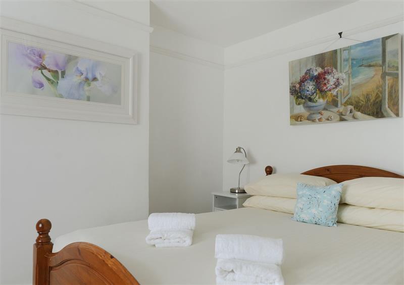 One of the 3 bedrooms (photo 3) at 21 Mill Green, Lyme Regis