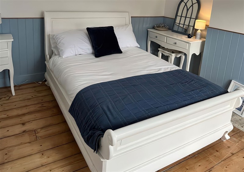 A bedroom in 21 Station Hill (photo 2) at 21 Station Hill, Brixham