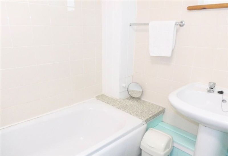 The bathroom at 21 Tamar & St. Anns Cottages, Honicombe Park near Gunnislake
