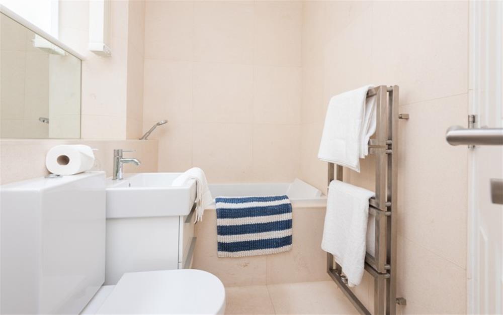 Bathroom with bath and seperate shower  at 22 Courtenay Street in Salcombe