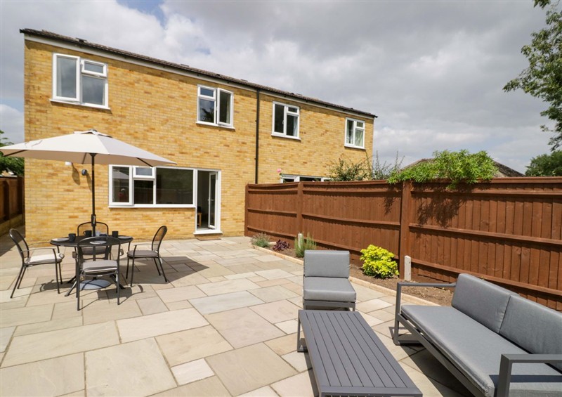 Enjoy the garden at 22 Old Chapel Close, Kidlington