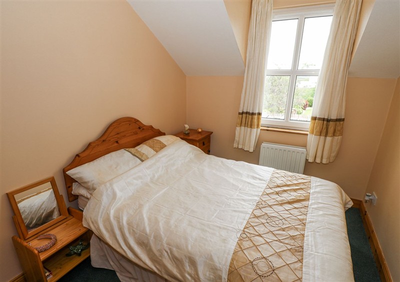 A bedroom in 22 White Maples (photo 2) at 22 White Maples, Bundoran