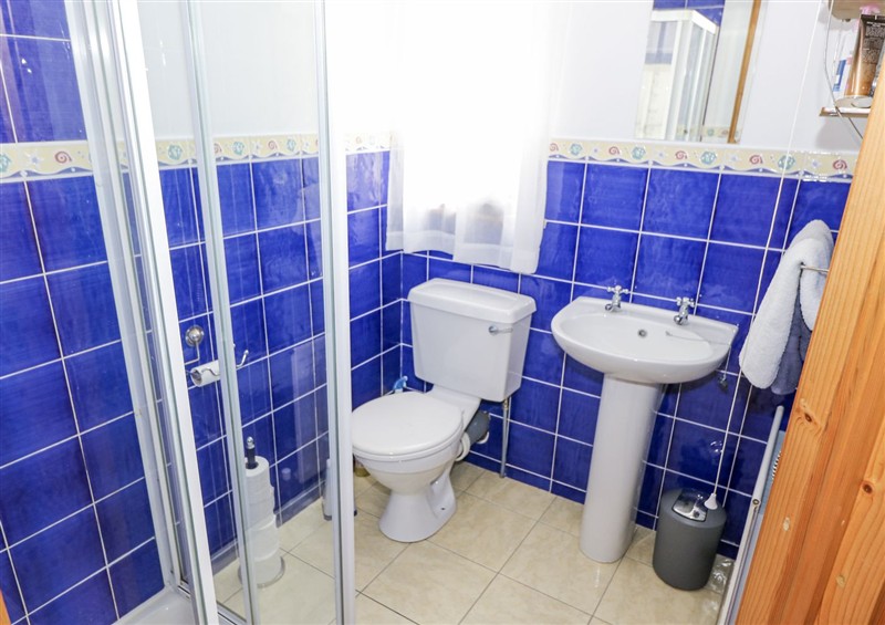 The bathroom at 22 White Maples, Bundoran