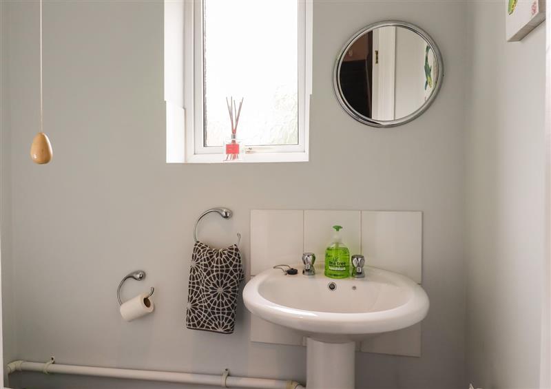 The bathroom (photo 3) at 23 Brandeston Close, Great Waldingfield
