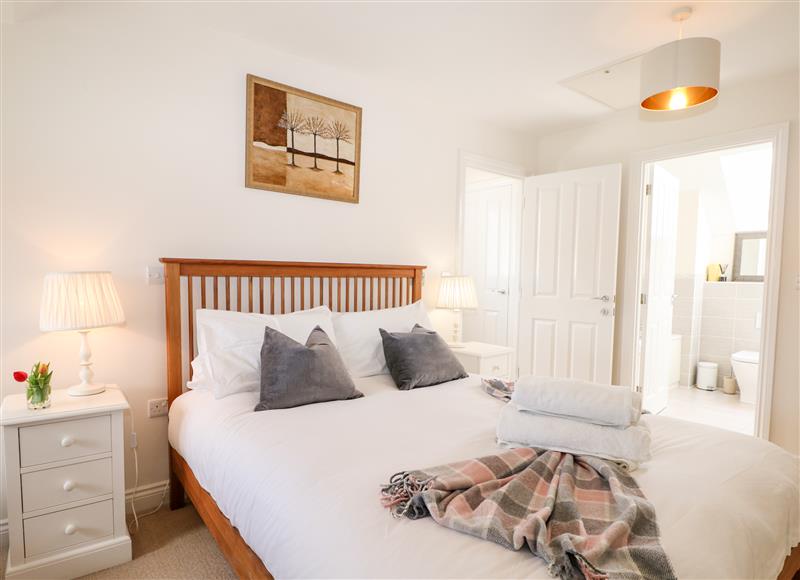 One of the 3 bedrooms at 24 Baldwin Close, Hartley Wintney