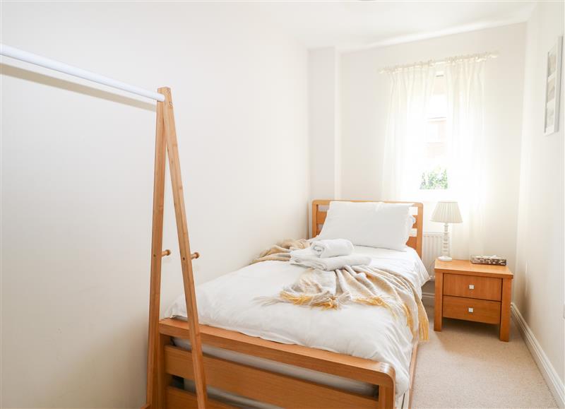 This is a bedroom at 24 Baldwin Close, Hartley Wintney