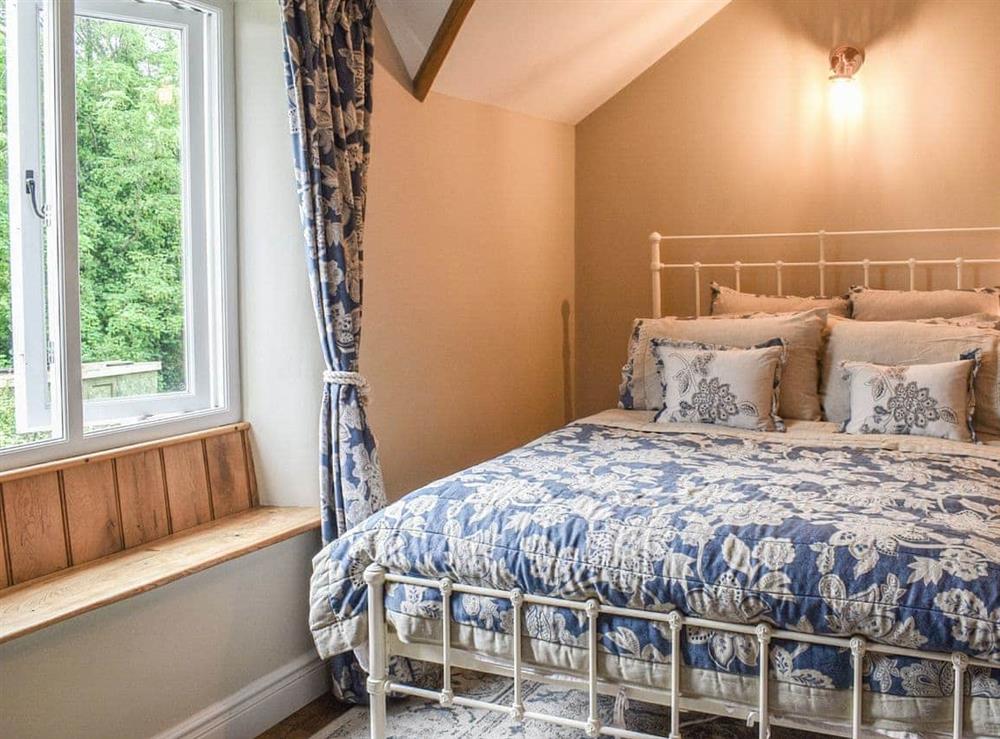 Double bedroom (photo 2) at 24 Westbridge Cottages in Tavistock, Devon