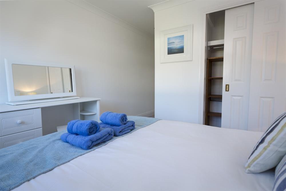 En suite master bedroom with King-size bed (photo 2) at 25 Burgh Island Causeway in , Bigbury-on-Sea
