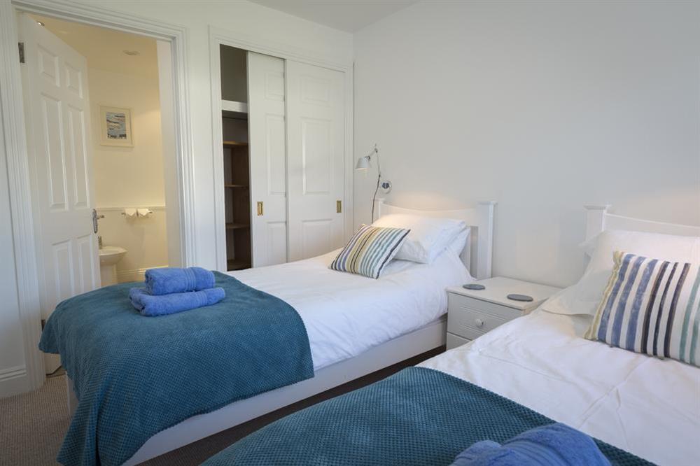 En suite twin bedroom (photo 2) at 25 Burgh Island Causeway in , Bigbury-on-Sea