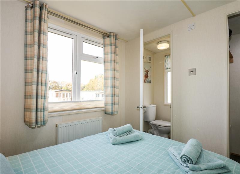 One of the 2 bedrooms (photo 3) at 25 Foxburrow Hang, Fritton near Belton