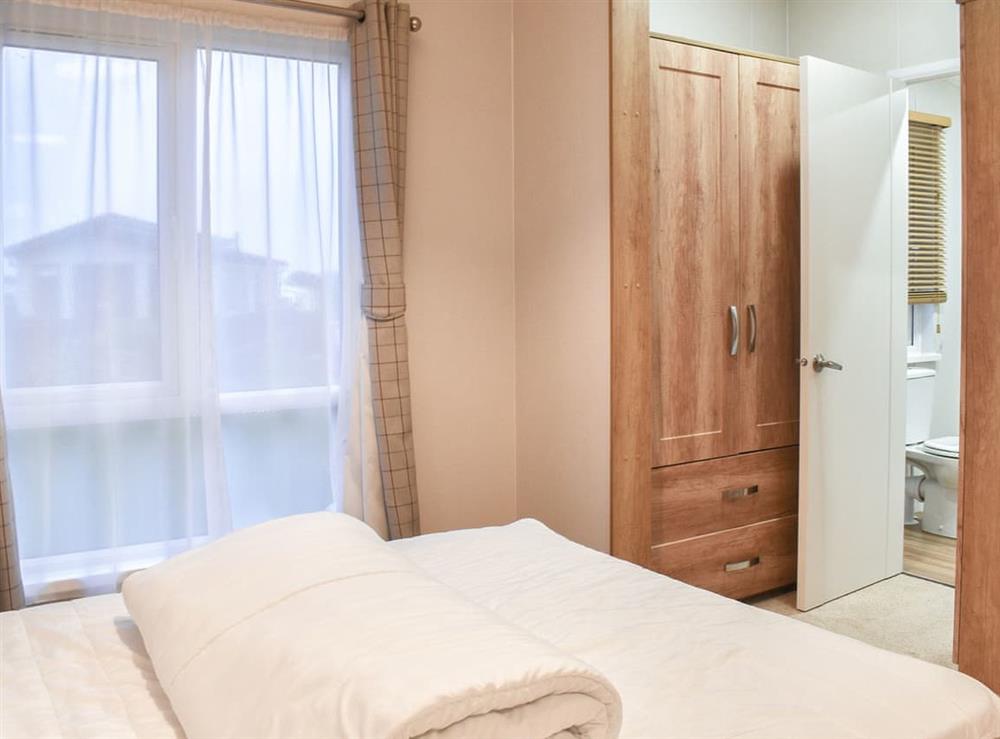 Double bedroom (photo 2) at 26 Newperran Holiday Resort in Goonhavern, near Perranporth, Cornwall