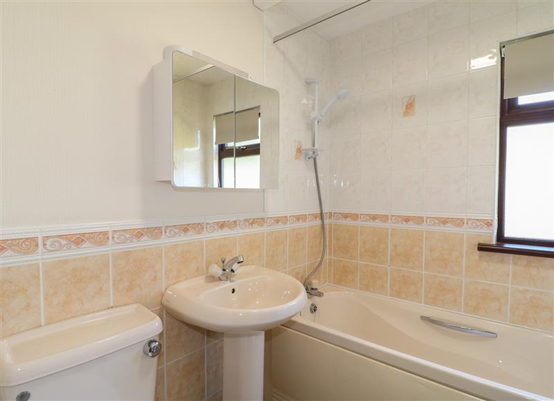 The bathroom (photo 2) at 27 Brocklehurst, Langham near Oakham