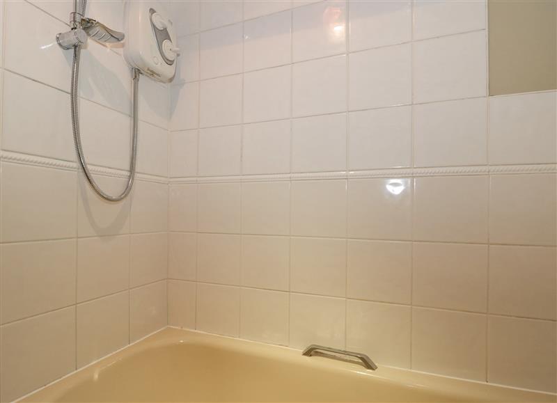 The bathroom at 27 Fernhill Heights, Charmouth