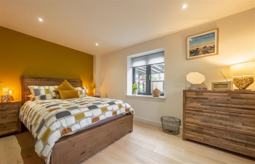 Bedroom two with 5’ king-size bed at 28 Chapel Yard, Wells-next-the-Sea