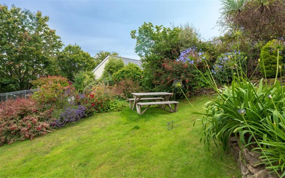 Beautiful landscaped garden at 3 Albany House in Salcombe