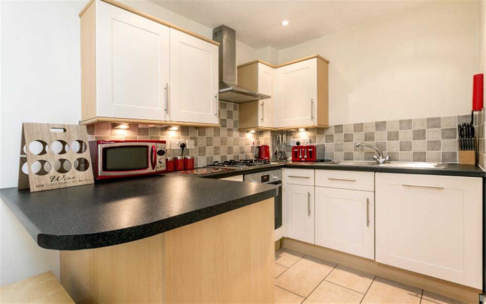 Well equipped kitchen with dishwasher at 3 Allington Square in Bridport