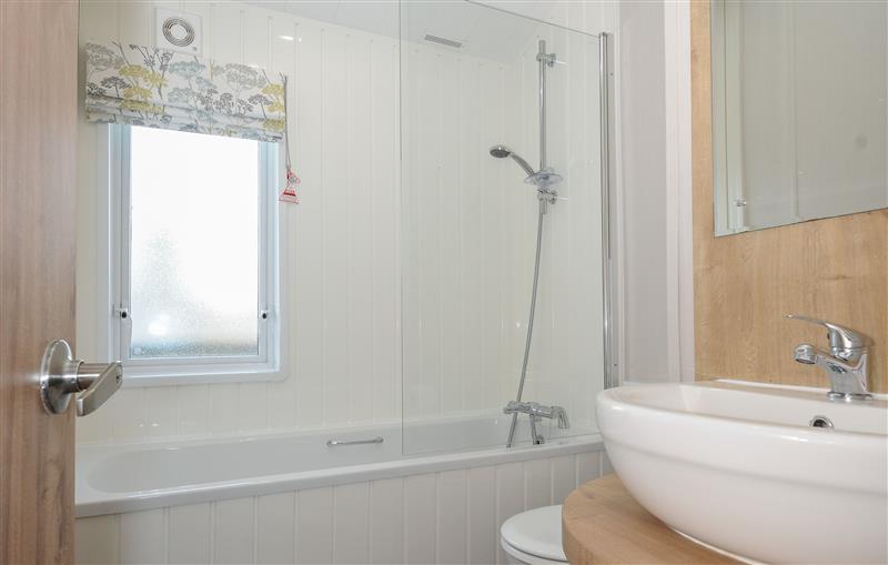 The bathroom at 3 bed lodge Plot B011, Brixham