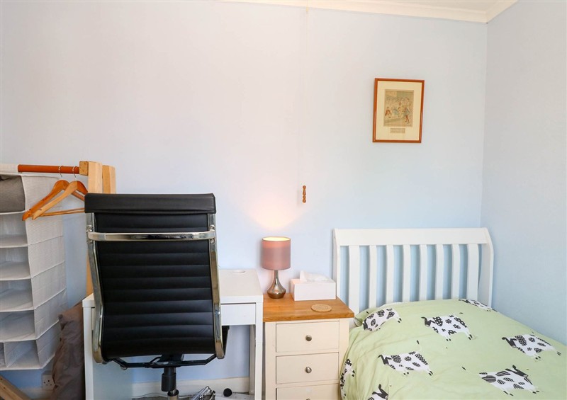 One of the 3 bedrooms (photo 4) at 3 Birkbeck Way, Norwich