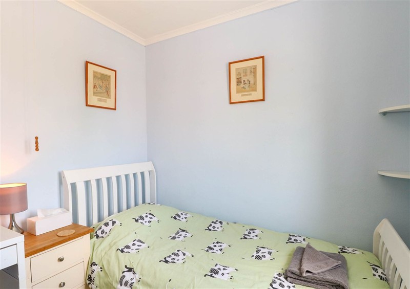 One of the bedrooms (photo 2) at 3 Birkbeck Way, Norwich