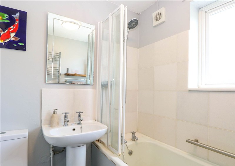 The bathroom at 3 Birkbeck Way, Norwich