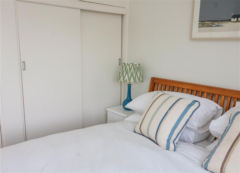 One of the 4 bedrooms (photo 2) at 3 Bonaventure Close, Salcombe