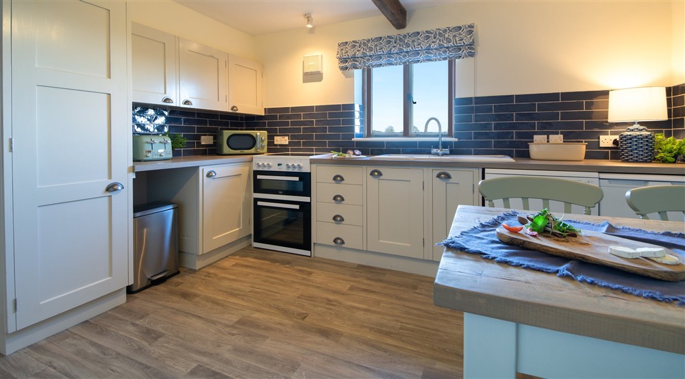 The kitchen and dining room (photo 2) at 3 Cart Lodge Barn in Upper Sheringham, Norfolk