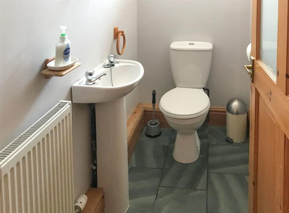 Separate toilet at 3 Catherine Cottages in Keswick, Cumbria