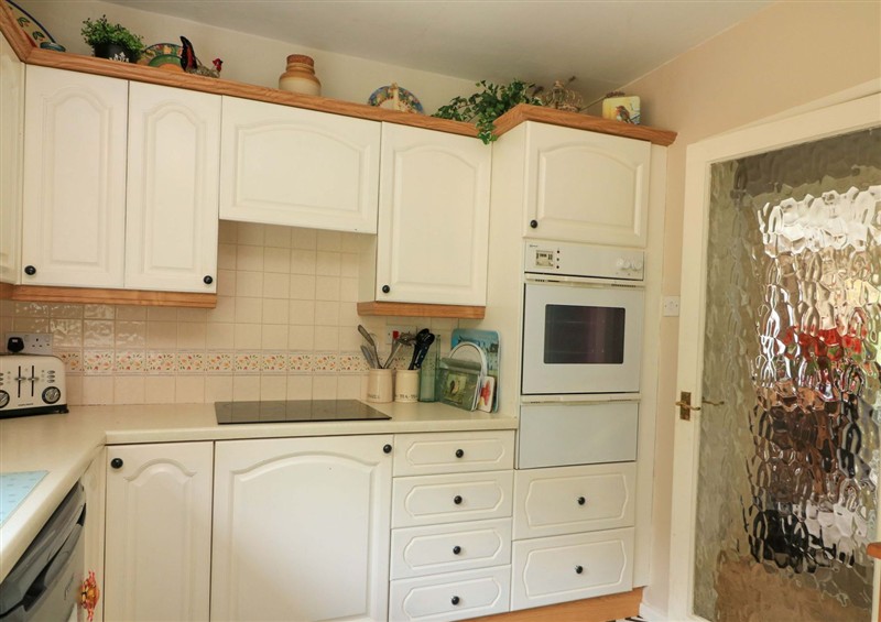 Kitchen (photo 2) at 3 Chantry Hill, Slapton