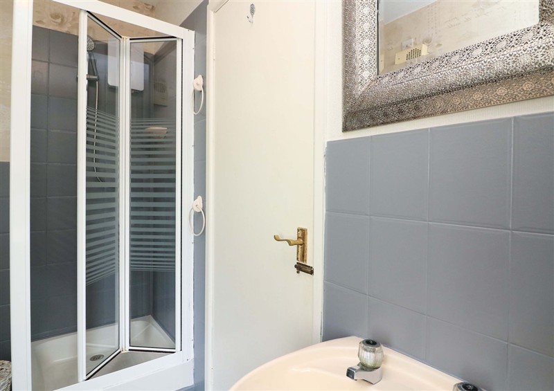 This is the bathroom at 3 Chantry Hill, Slapton
