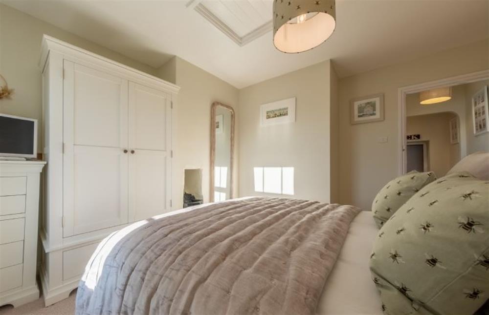 First floor: Master bedroom  (photo 8) at 3 Chapel Cottages, Docking near Kings Lynn