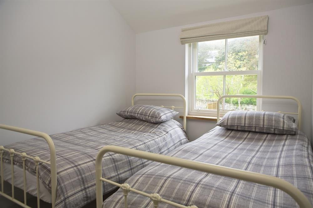 Twin bedroom with two single beds at 3 Eddystone Row in , Salcombe