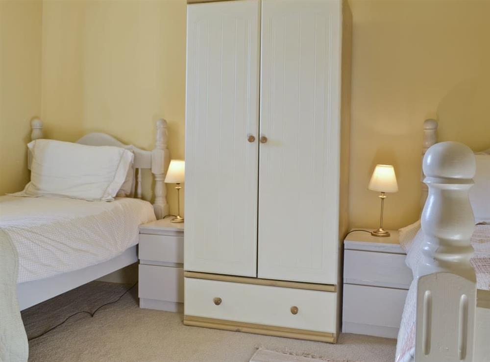 Relaxing twin bedroom at 3 Gill Edge Cottages in Bainbridge, near Hawes, North Yorkshire