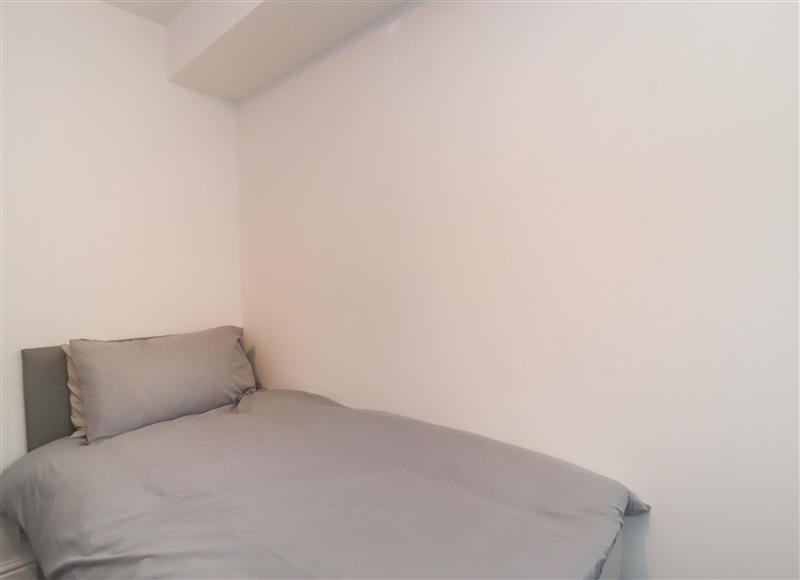 A bedroom in 3 Glendowne Terrace (photo 2) at 3 Glendowne Terrace, Harrogate