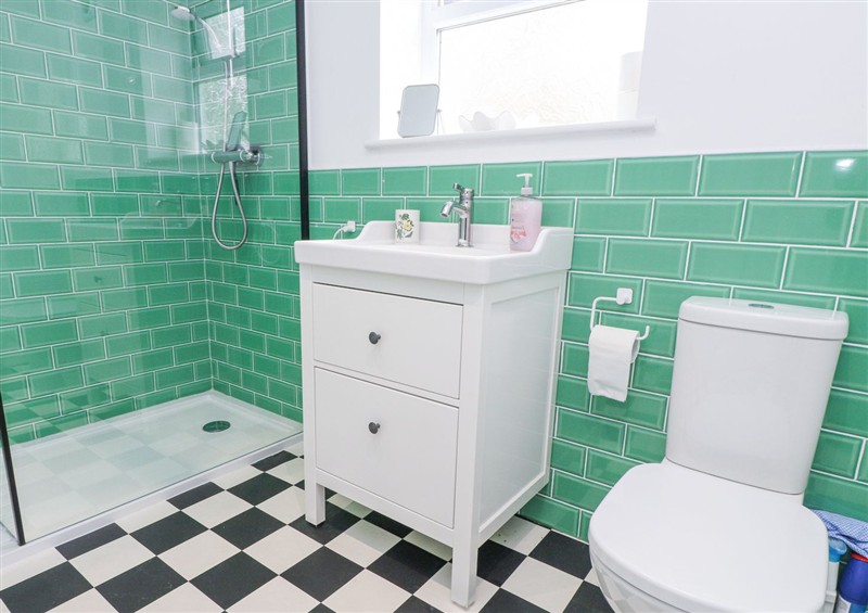Bathroom at 3 Glyn Y Mor, Llanbedrog