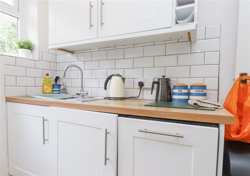 Kitchen (photo 2) at 3 Glyn Y Mor, Llanbedrog