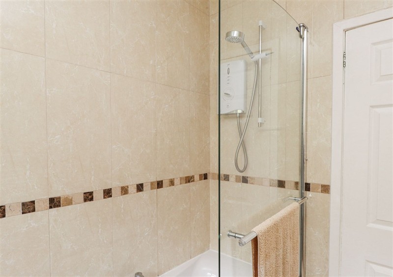 This is the bathroom (photo 4) at 3 Glyn Y Mor, Llanbedrog