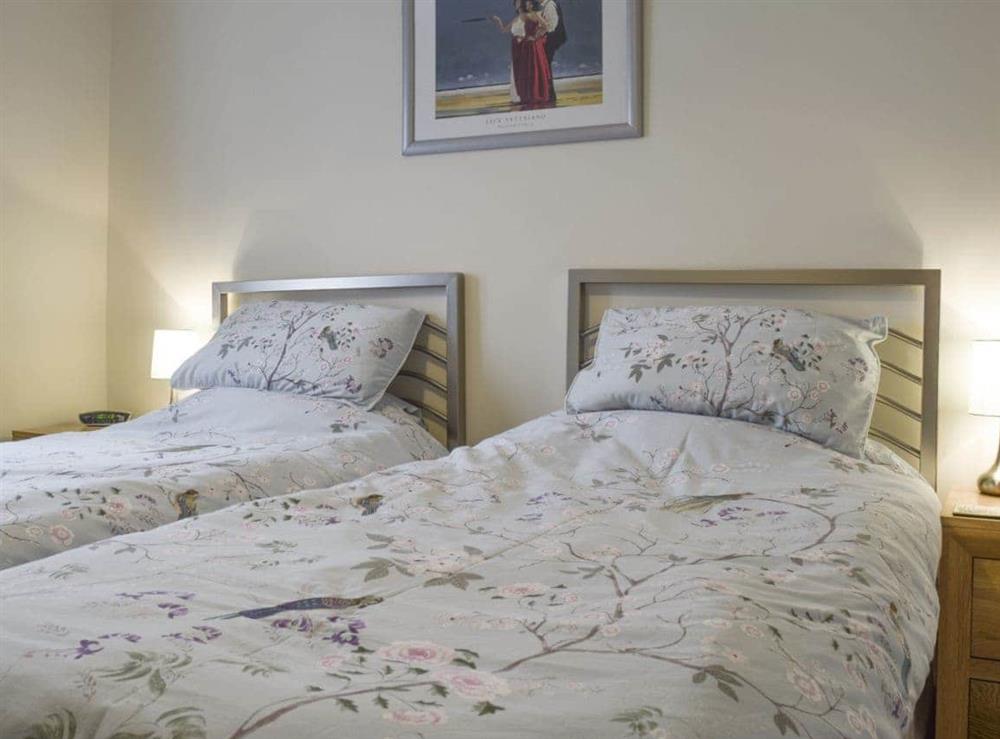 Relaxing twin bedroom at 3 Greta Grove House in Keswick, Cumbria