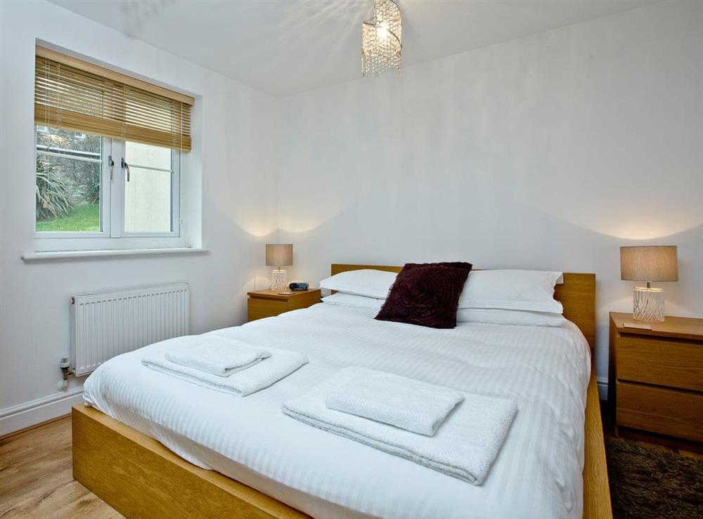 Relaxing double bedroom at 3 Harbour View in Newquay, Cornwall