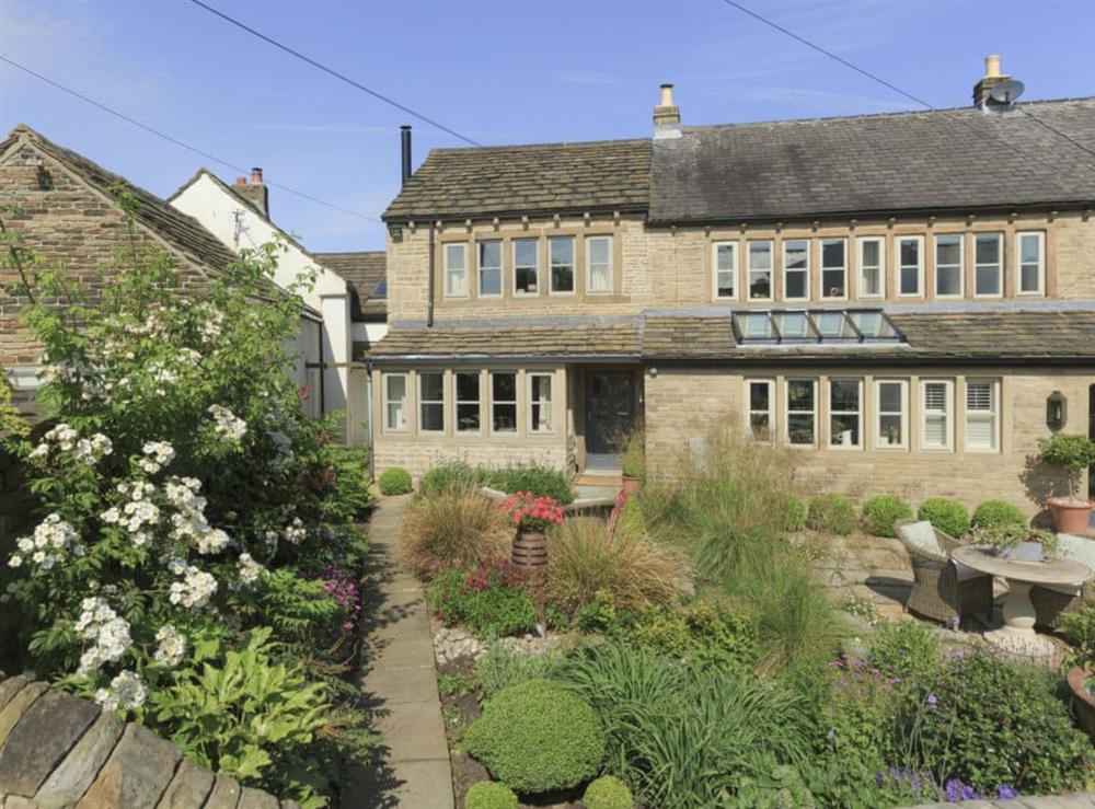 Idyllic cottage with well-maintained garden at 3 Healey Cottage in Shelley, near Huddersfield, West Yorkshire