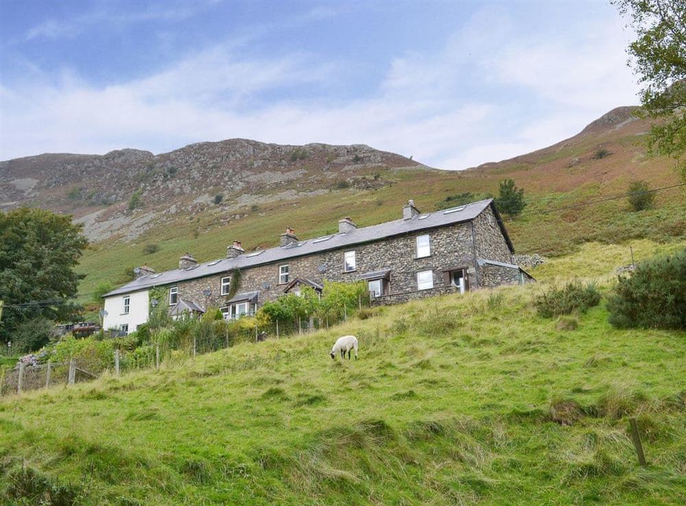 Charming holiday cottage perched above the valley