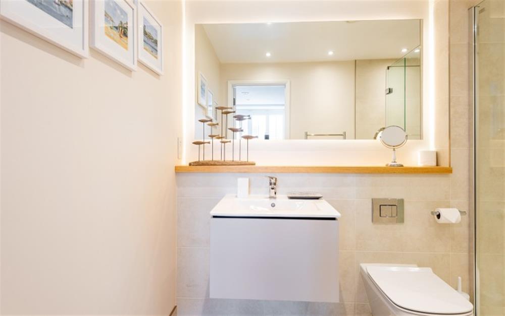Another view of the En suite  at 3 Island Place (Saltstone) in Salcombe