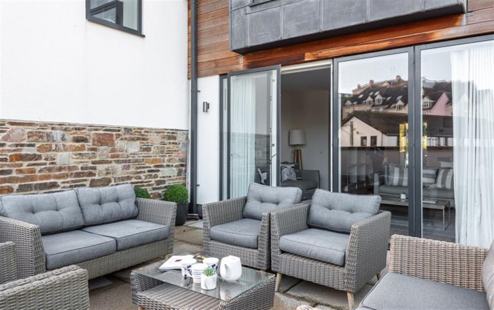 The front terrace with seating for 6 at 3 Island Place (Saltstone) in Salcombe