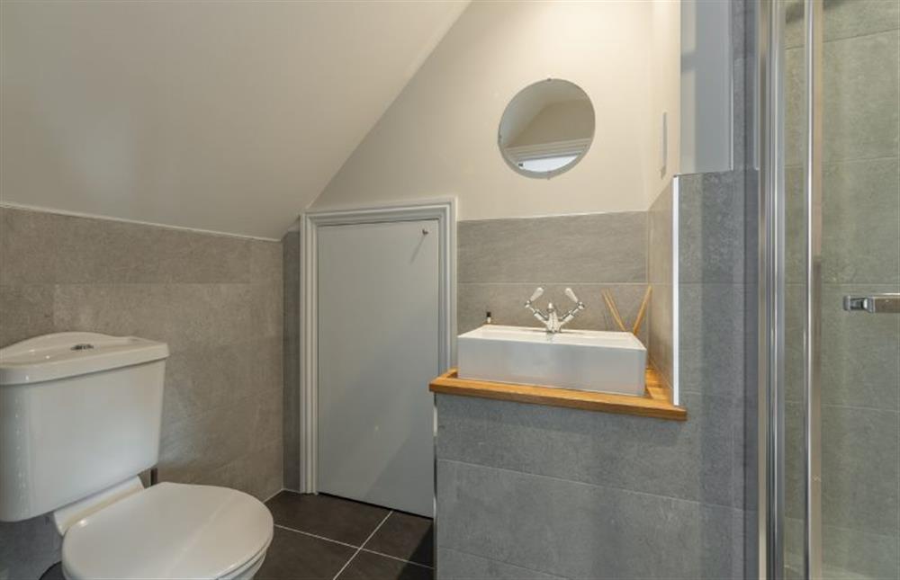 Second floor: En-suite shower room at 3 Knights  Cottages, Thornham near Hunstanton