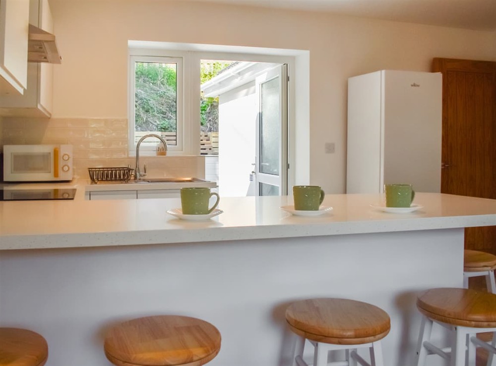 Kitchen/diner at 3 Le Dorney Villa in Par, Cornwall