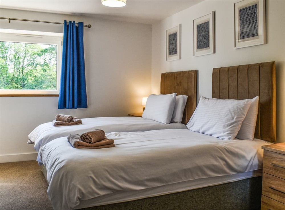 Twin bedroom at 3 Le Dorney Villa in Par, Cornwall