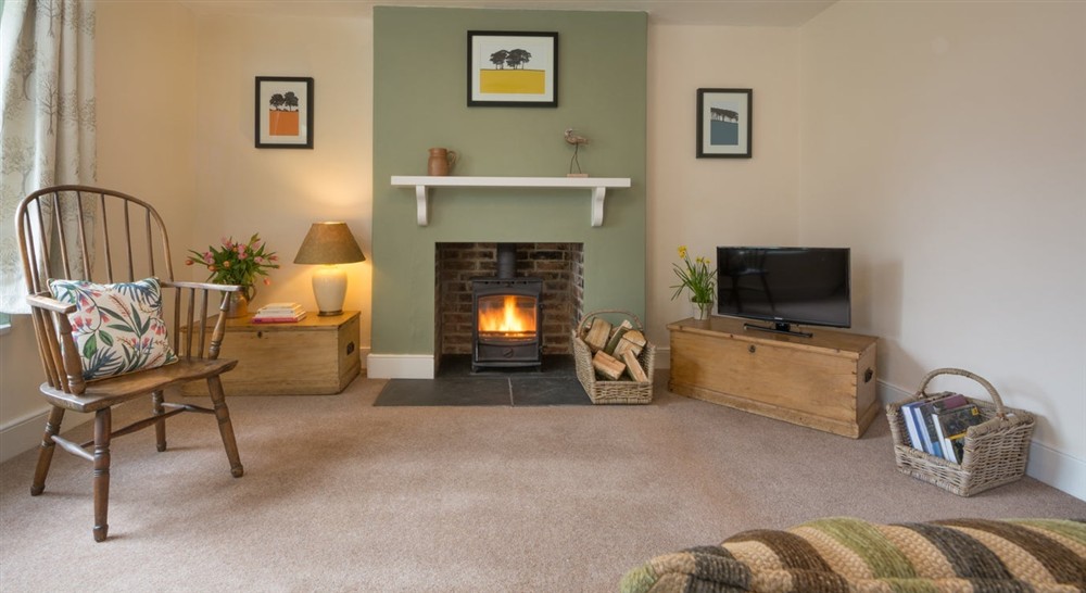 The sitting room (photo 2) at 3 Lytes Cottage in Somerton, Somerset
