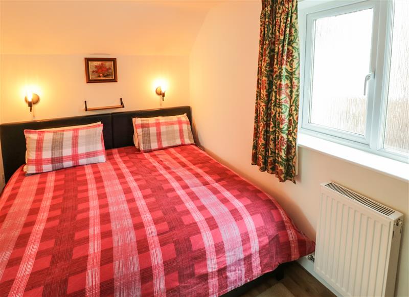 One of the 2 bedrooms (photo 2) at 3 Oaks Lodge, Pulverbatch near Pontesbury