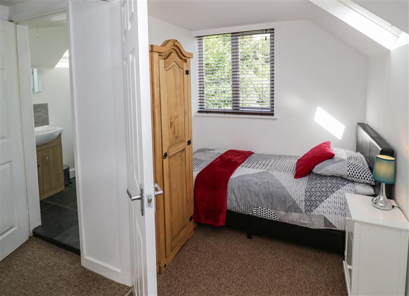 One of the 2 bedrooms (photo 3) at 3 Oaks Lodge, Pulverbatch near Pontesbury