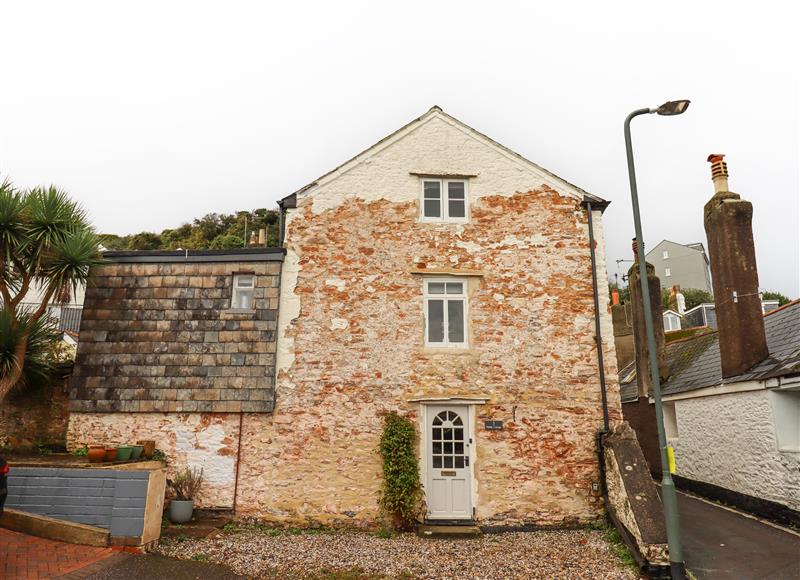 Outside 3 Pebble Cottage